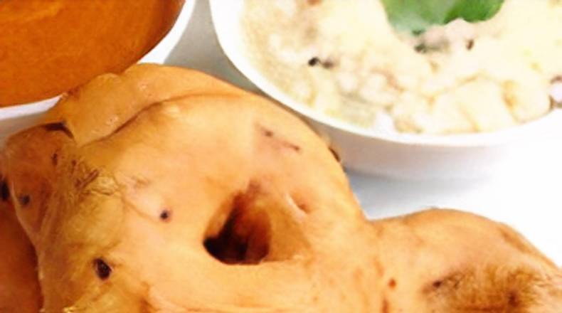 Order Medhu Vada food online from Maa Kitchen store, Jacksonville on bringmethat.com