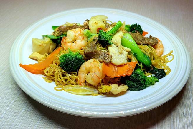 Order K4. Yellow Egg Noodle food online from Saigon Noodle & Grill store, Orlando on bringmethat.com