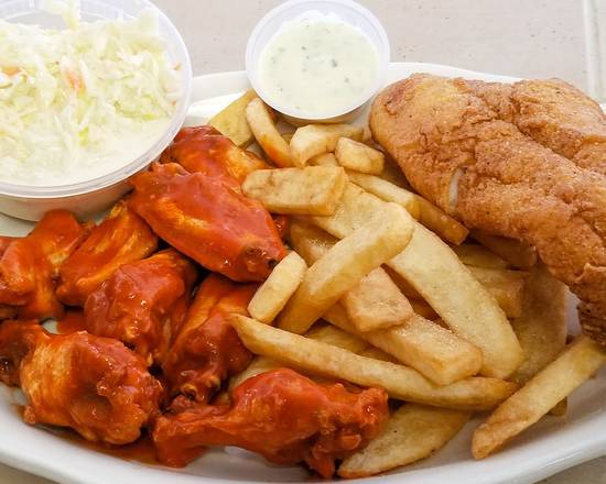 Order  20 Whole Wings and 8 Catfish Fillet Combo food online from Jr's Fish & Chicken - Riverdale store, Memphis on bringmethat.com