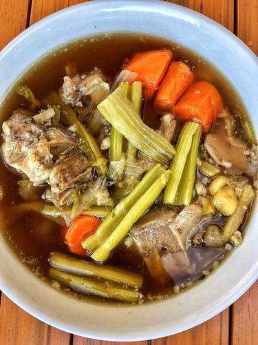 Order Oxtail Soup food online from Aloha Kitchen store, Las Vegas on bringmethat.com
