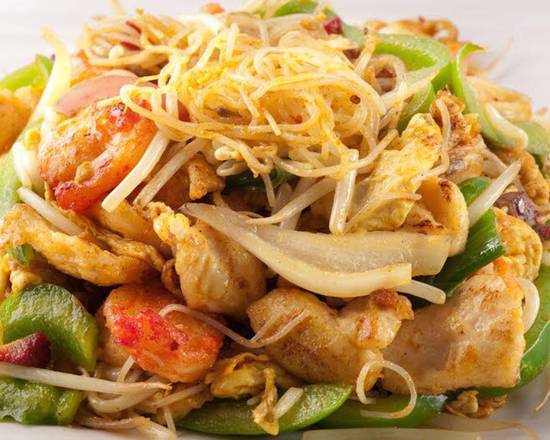 Order Singapore Curry Noodles food online from China A Go Go store, Las Vegas on bringmethat.com