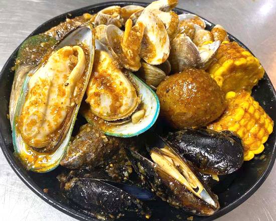 Order Sc8. Seafood Combo food online from Captain King's Seafood City store, Memphis on bringmethat.com
