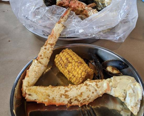 Order King Crab Legs (1 lb) food online from Cajun Crab Hut store, Saint Augustine on bringmethat.com