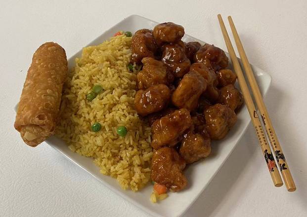 Order General Chicken Combo Plates 左宗鸡组合盘 food online from Double Dragon 2 store, Louisville on bringmethat.com