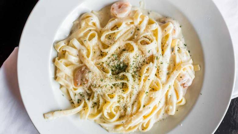 Order Fettuccini Alfredo food online from Maine Street Restaurant store, Hamtramck on bringmethat.com