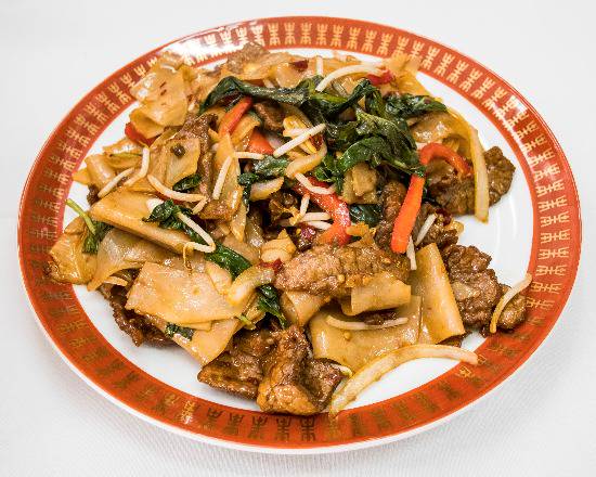 Order Drunken Noodles with Beef food online from Eddie Cafe store, Washington on bringmethat.com
