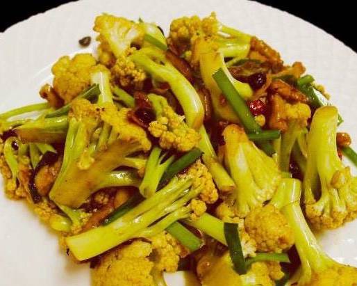 Order 小炒菜花️ Stir-Fry Cauliflower food online from Min Chef store, Tustin on bringmethat.com
