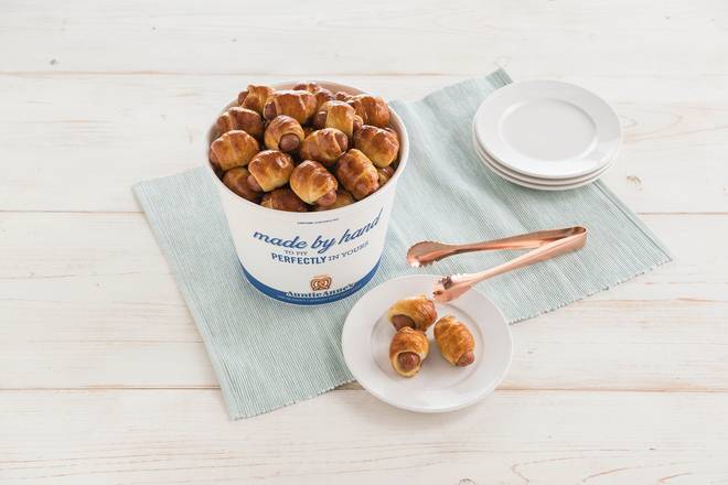 Order Mini Pretzel Dogs Bucket food online from Auntie Anne's store, Baltimore on bringmethat.com