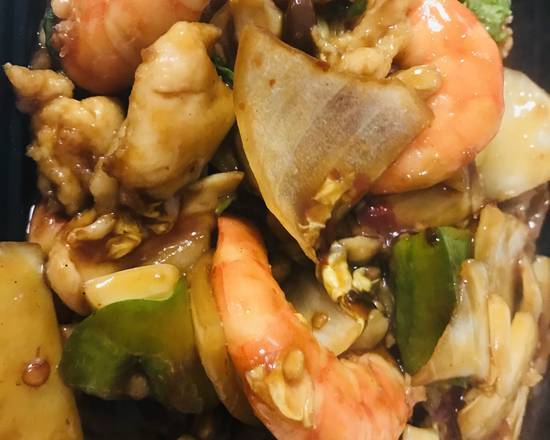 Order Szechuan Shrimp food online from Auntie Lee store, CHAMPAIGN on bringmethat.com