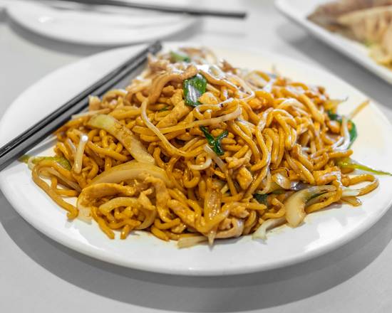 Order Chicken Chow Mein 鸡丝炒面 food online from New Station Seafood store, Sacramento on bringmethat.com