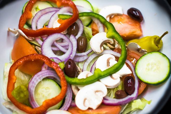 Order Garden Salad food online from Est Est Est Pizza store, New Haven on bringmethat.com