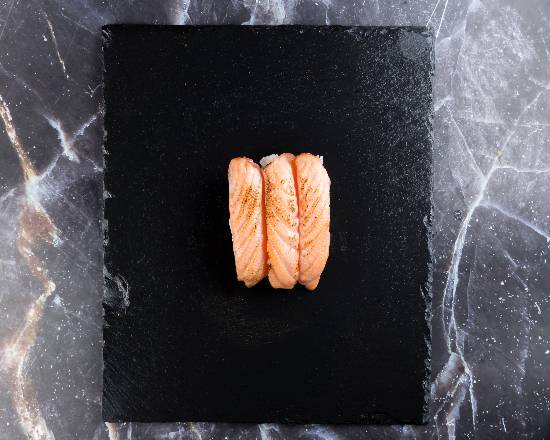 Nigiri sushi saumon braisé