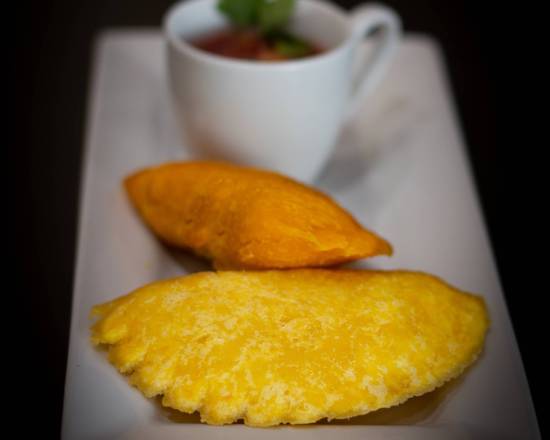 Order Empanada pollo  food online from Florida Burger & Coffee store, Saint Cloud on bringmethat.com