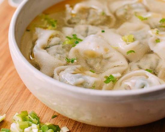 Order Large Chicken Wonton Soup served with Rice Noodles food online from Bangkok Fusion Café store, Saint Petersburg on bringmethat.com