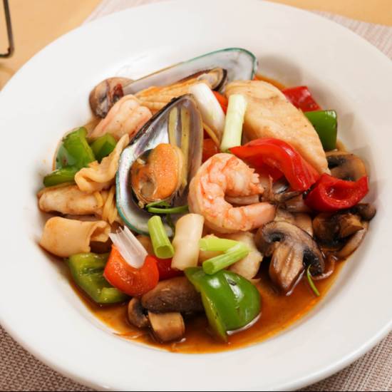 Order  56. Roasted Chili Seafood ￼ food online from Hot Thai Restaurant store, Los Angeles on bringmethat.com