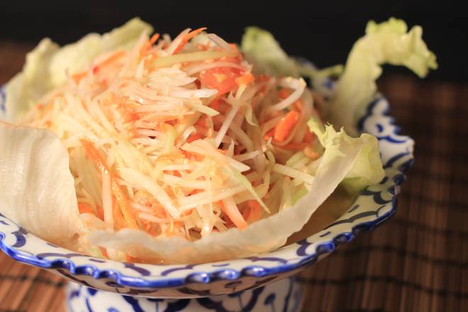 Order Papaya Salad (Som Tum) food online from Siam Square Thai Restaurant store, Ann Arbor on bringmethat.com
