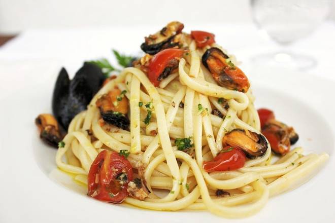 Order Linguine Mussels food online from Spaghetto store, Davie on bringmethat.com