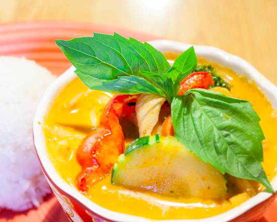 Order Yellow Curry food online from Thaiger Room store, Seattle on bringmethat.com