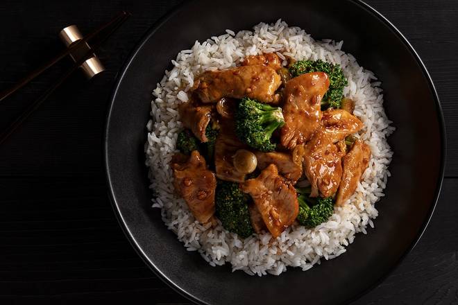 Order GF Ginger Chicken with Broccoli Bowl food online from P.F. Chang's China Bistro store, McAllen on bringmethat.com