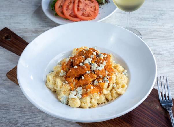 Order Buffalo Mac n Cheese food online from Castaway's Sports Bar and Grill store, Orlando on bringmethat.com