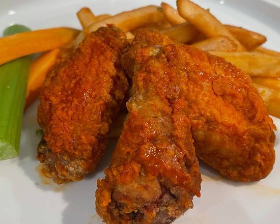 Order Kid’s Wings (3) food online from Three Kings Pub By Dirk Flanigan store, Arlington Heights on bringmethat.com