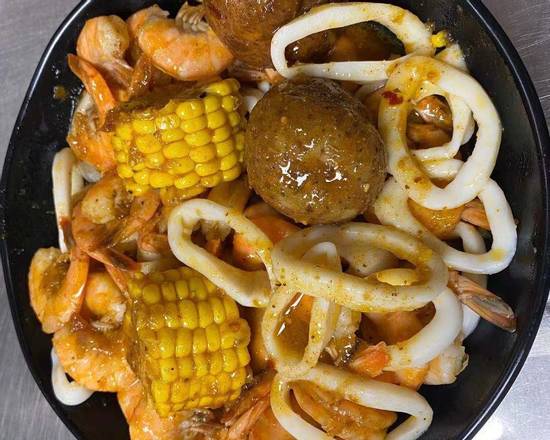 Order Sc6. Seafood Combo food online from Captain King's Seafood City store, Memphis on bringmethat.com
