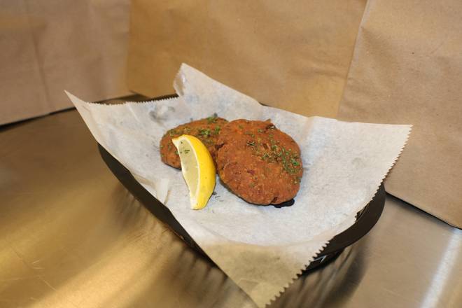 Order Salmon Cakes w/ Fries food online from BK Lobster Midtown Atlanta store, Atlanta on bringmethat.com