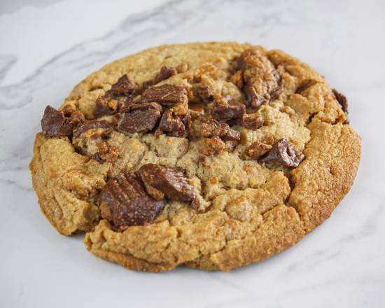 Order Deluxe Peanut Butter Cup food online from Alibi Cookies store, Saint Louis on bringmethat.com