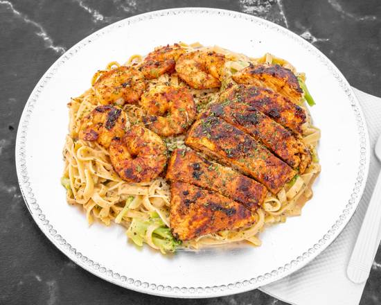 Order Chicken and Shrimp Alfredo Pasta  food online from Elegant Eatz "Bonanzas" store, Miami on bringmethat.com