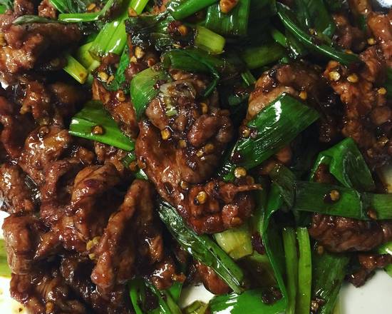 Order 42. Szechuan Sauteed Beef with Scallions food online from Mulan Asian Bistro store, Memphis on bringmethat.com