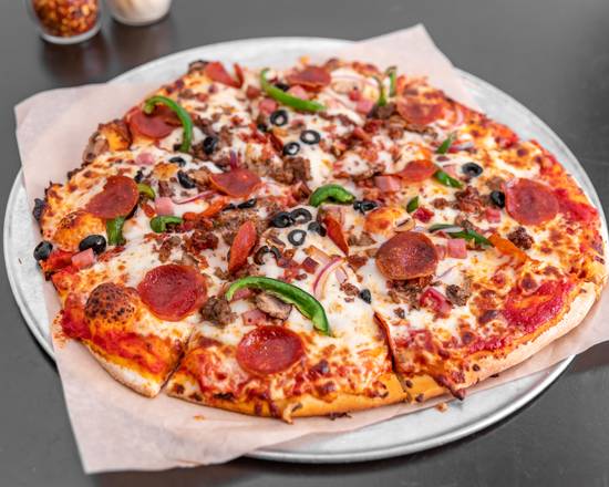 Order Large Deluxe Pizza food online from Venice Kitchen store, Memphis on bringmethat.com