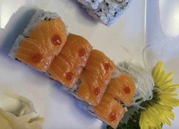 Order Spicy Salmon Sushi Roll food online from Mizu Sushi and Grill store, Jacksonville on bringmethat.com