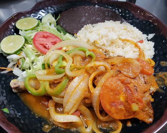Order Pollo Encebollado food online from El Metapaneco store, Los Angeles on bringmethat.com