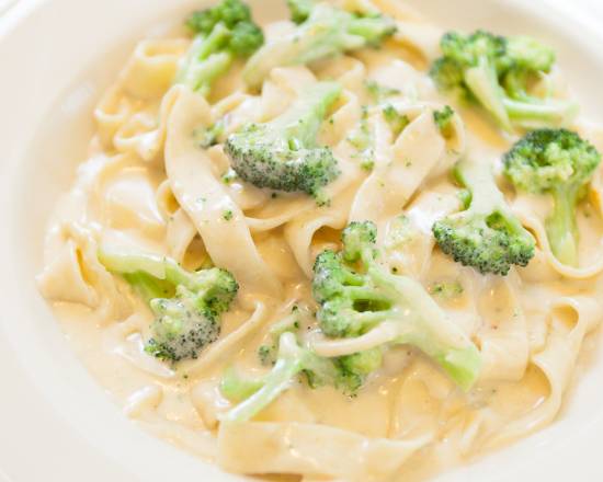 Order Fettuccine Alfredo food online from Colori Kitchen store, Los Angeles on bringmethat.com