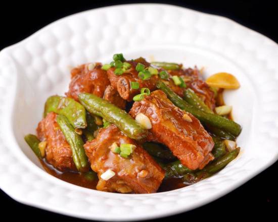 Order 排骨炖扁豆 Stewed Short Ribs and Flat Beans food online from Min Chef store, Tustin on bringmethat.com