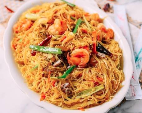 Order Chicken Singapore Rice Noodle food online from New Star Asian Bistro store, Mclean on bringmethat.com
