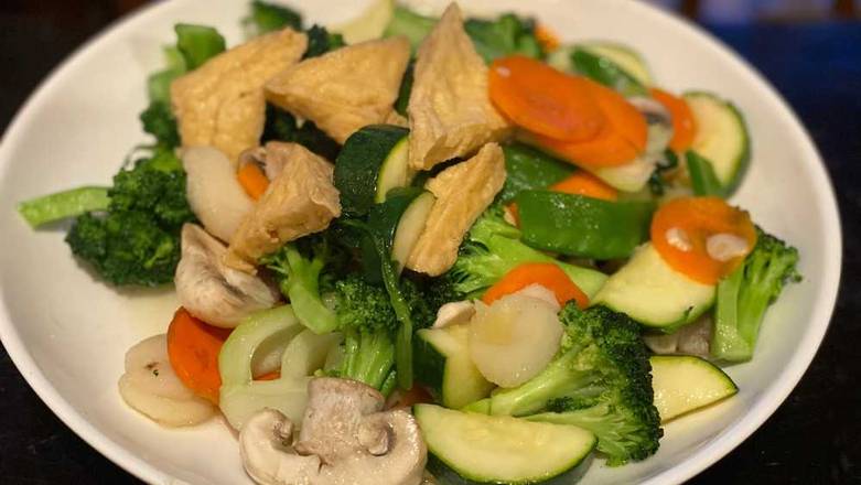 Order Vegetable Deluxe food online from Crouching Tiger Restaurant store, Redwood City on bringmethat.com
