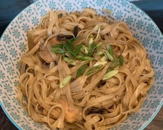 Order Wild Ginger and Mushroom Noodles - Japan food online from Foo Dog Curry Traders store, Jacksonville on bringmethat.com