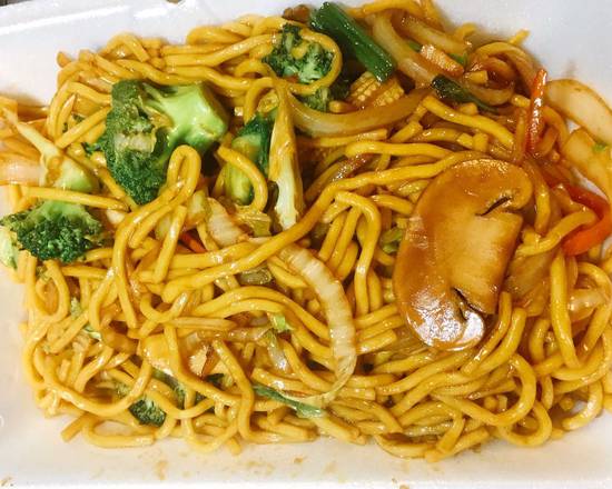 Order Vegetable Lo Mein food online from New Golden House store, Philadelphia on bringmethat.com
