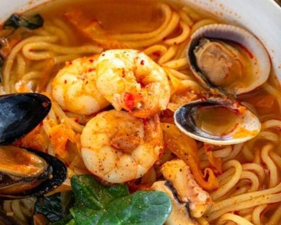 Order Jammpong/Spicy Seafood Noodle Soup food online from Gangnam Korean Restaurant store, Jacksonville on bringmethat.com