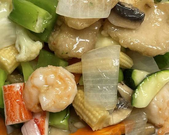 Order Seafood Combination food online from Lee's BBQ + Boba store, Cudahy on bringmethat.com