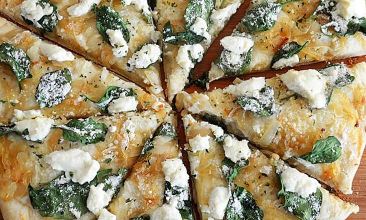 Order 14" WHITE PIZZA WITH SPINACH food online from Amore Pizzeria store, Clearwater on bringmethat.com