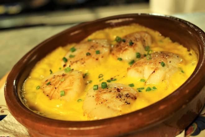 Order Vieiras al Azafran food online from Dali Restaurant & Tapas Bar store, Somerville on bringmethat.com