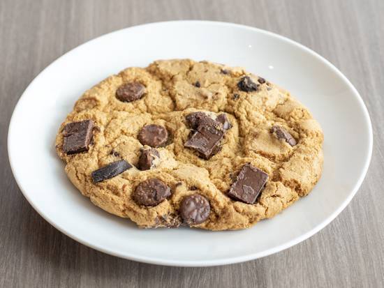 Order Jumbo Chocolate Chip Cookie food online from The Original Brooklyn Water Bagel store, Winter Park on bringmethat.com