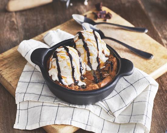 Order Chocolate Chip Skillet Cookie food online from Ruby Tuesday store, Las Cruces on bringmethat.com