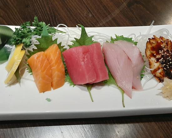 Order Sashimi Izakaya 8pcs food online from Izakaya Sushi & Bar store, Renton on bringmethat.com