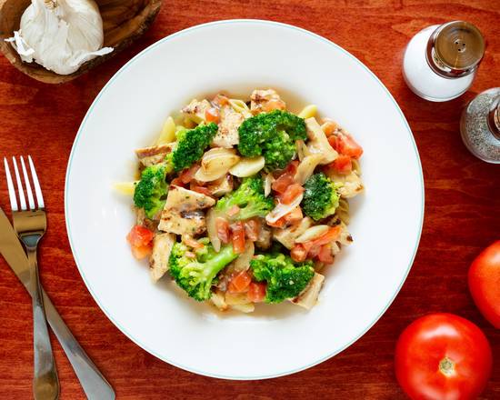 Order Penne Chicken & Broccoli  food online from Rotelli Pizza & Pasta store, Boca Raton on bringmethat.com