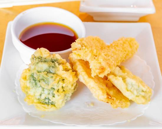 Order Shrimp Tempura food online from Sake Cafe Of Elmwood store, New Orleans on bringmethat.com