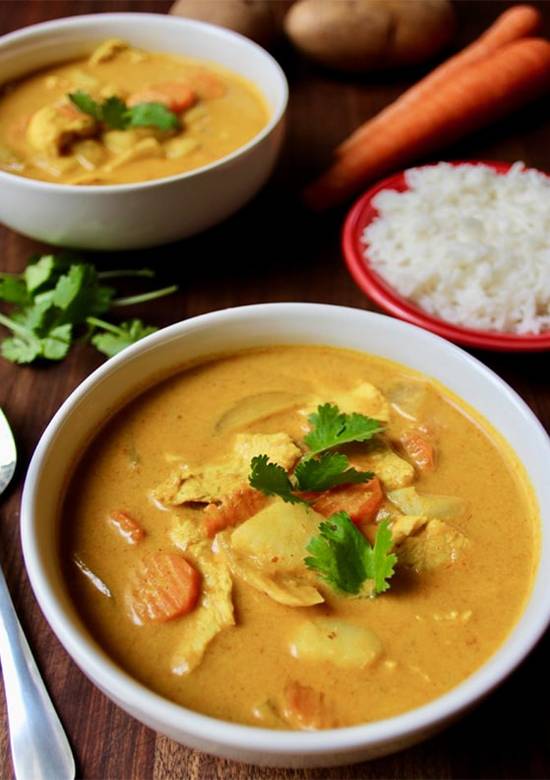Order Yellow Curry food online from Thai River store, Petaluma on bringmethat.com