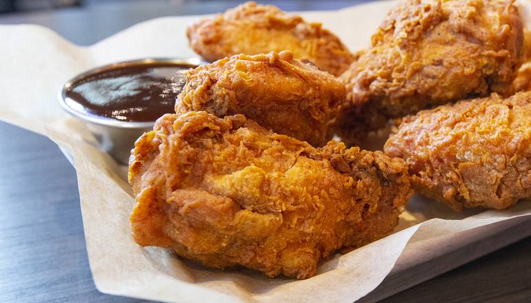 Order 6 Crunch Wings food online from Wing Zone store, Alexandria on bringmethat.com